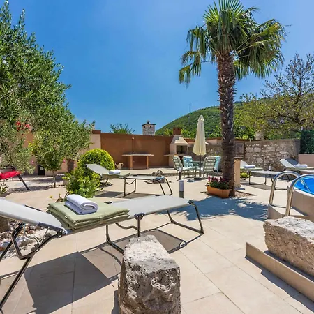 In 45277 Villa