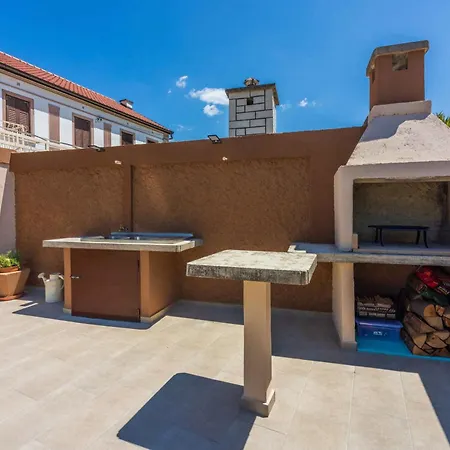 Vilă In 45277 Grižane