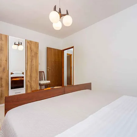 Vilă In 45277 Grižane