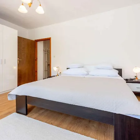 Vilă In 45277 Grižane